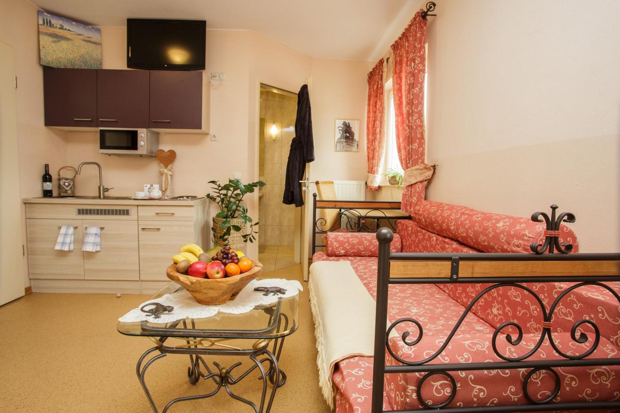 Karlstein am Main Mediterran Hotel Juwel מראה חיצוני תמונה