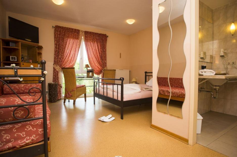Karlstein am Main Mediterran Hotel Juwel מראה חיצוני תמונה